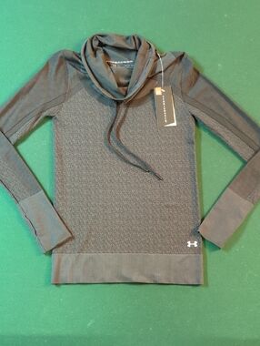 Under Armour Black & Gray Cowl-Neck Performance Pullover Heat Gear